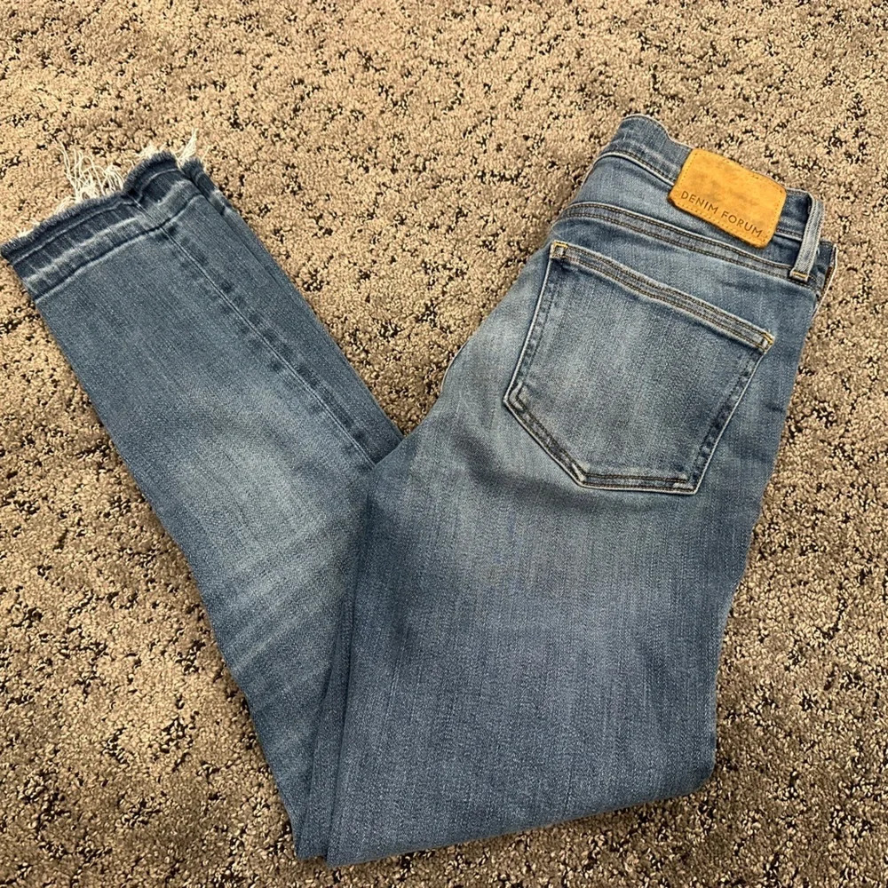 Aritzia Denim forum Nico mid rise skinny crop jeans| size 26